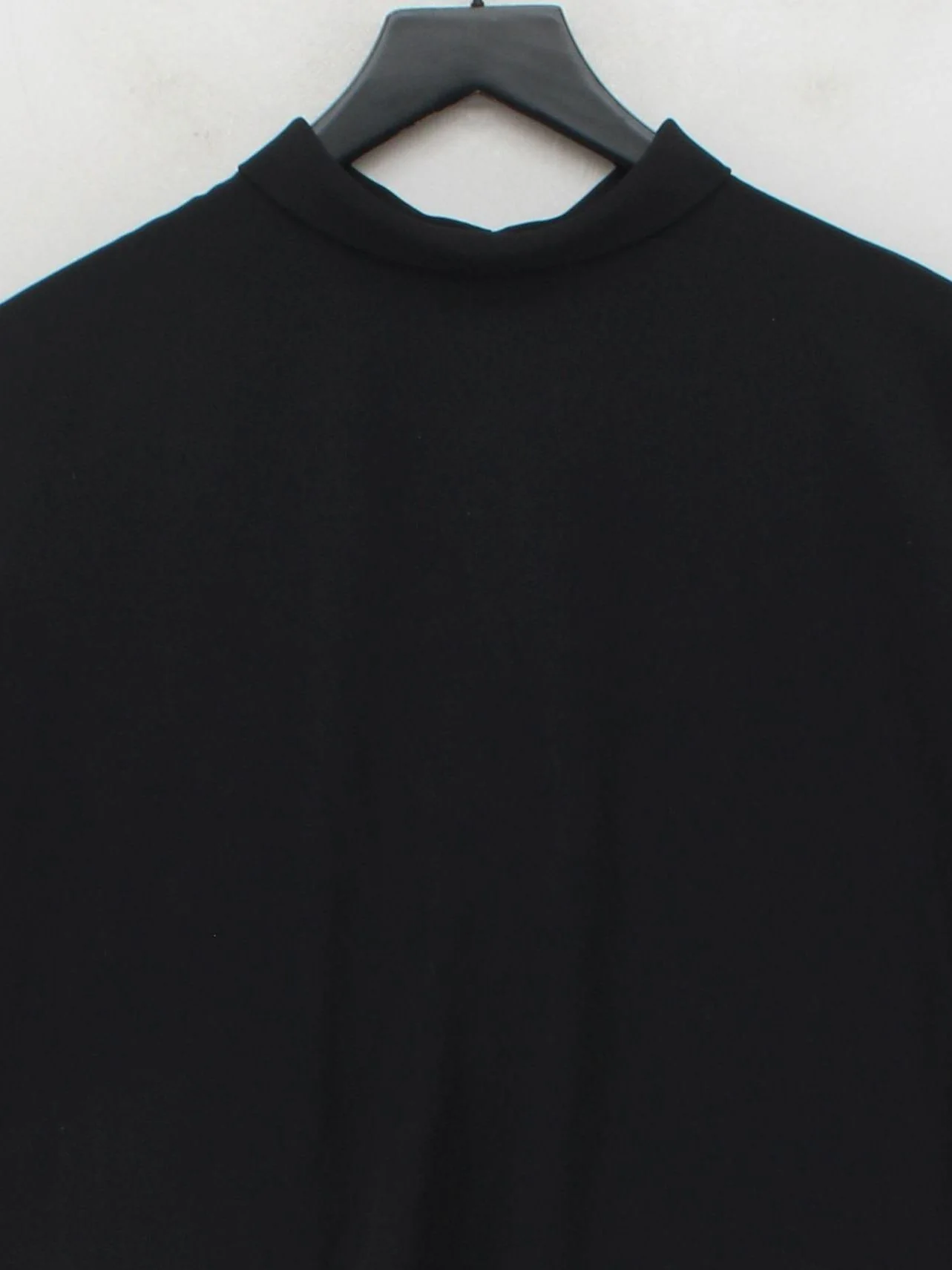 Uniqlo Women's Top M Black Polyester with Other Short Sleeve Collared Cropped - Image 3