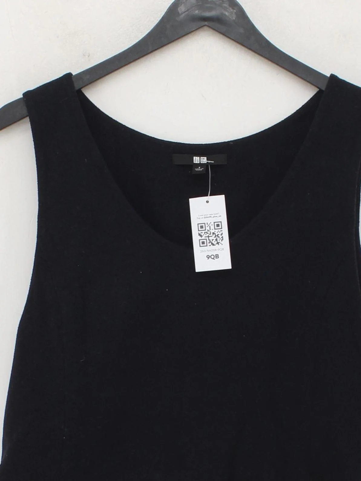 Uniqlo Women's Top S Black Polyester with Cotton Sleeveless Round Neck Basic - Image 3