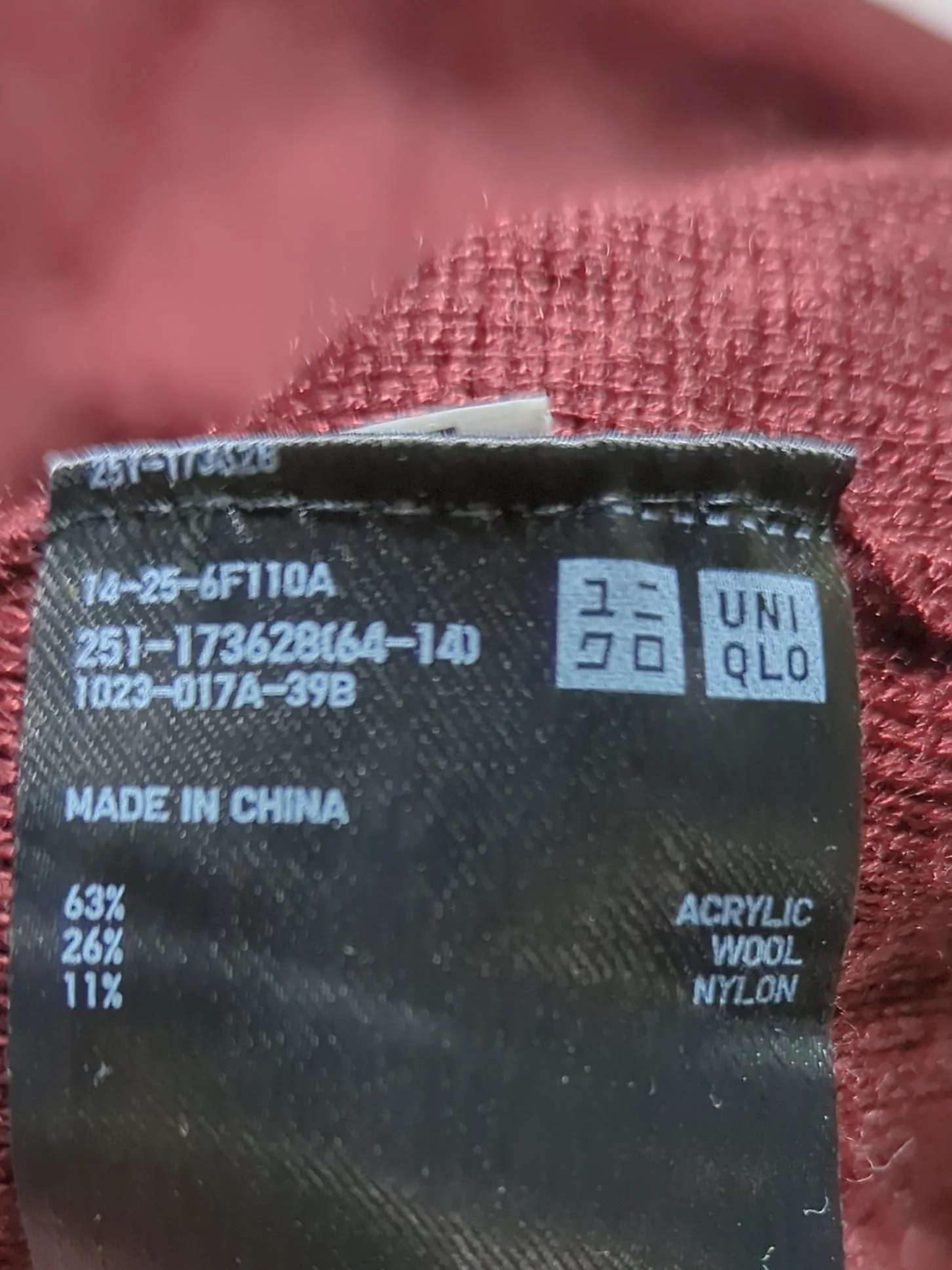 Uniqlo Women's Top S Red Acrylic with Wool, Nylon Sleeveless Mock Neck Basic - Image 6