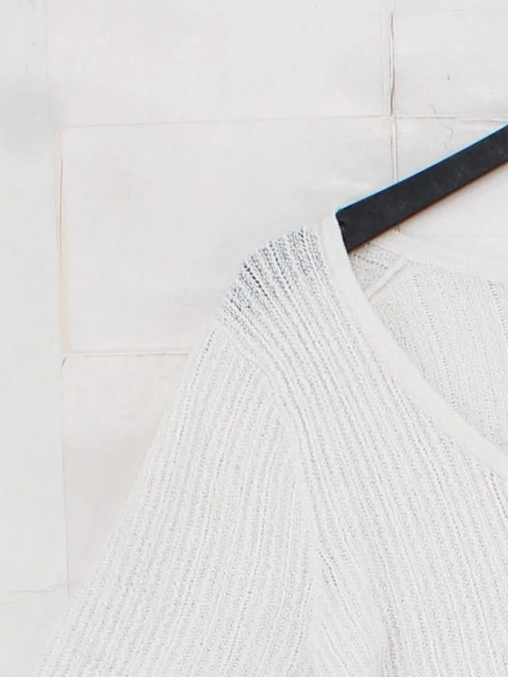 Uniqlo Women's Top S White Cotton with Polyamide Short Sleeve V-Neck Basic - Image 4