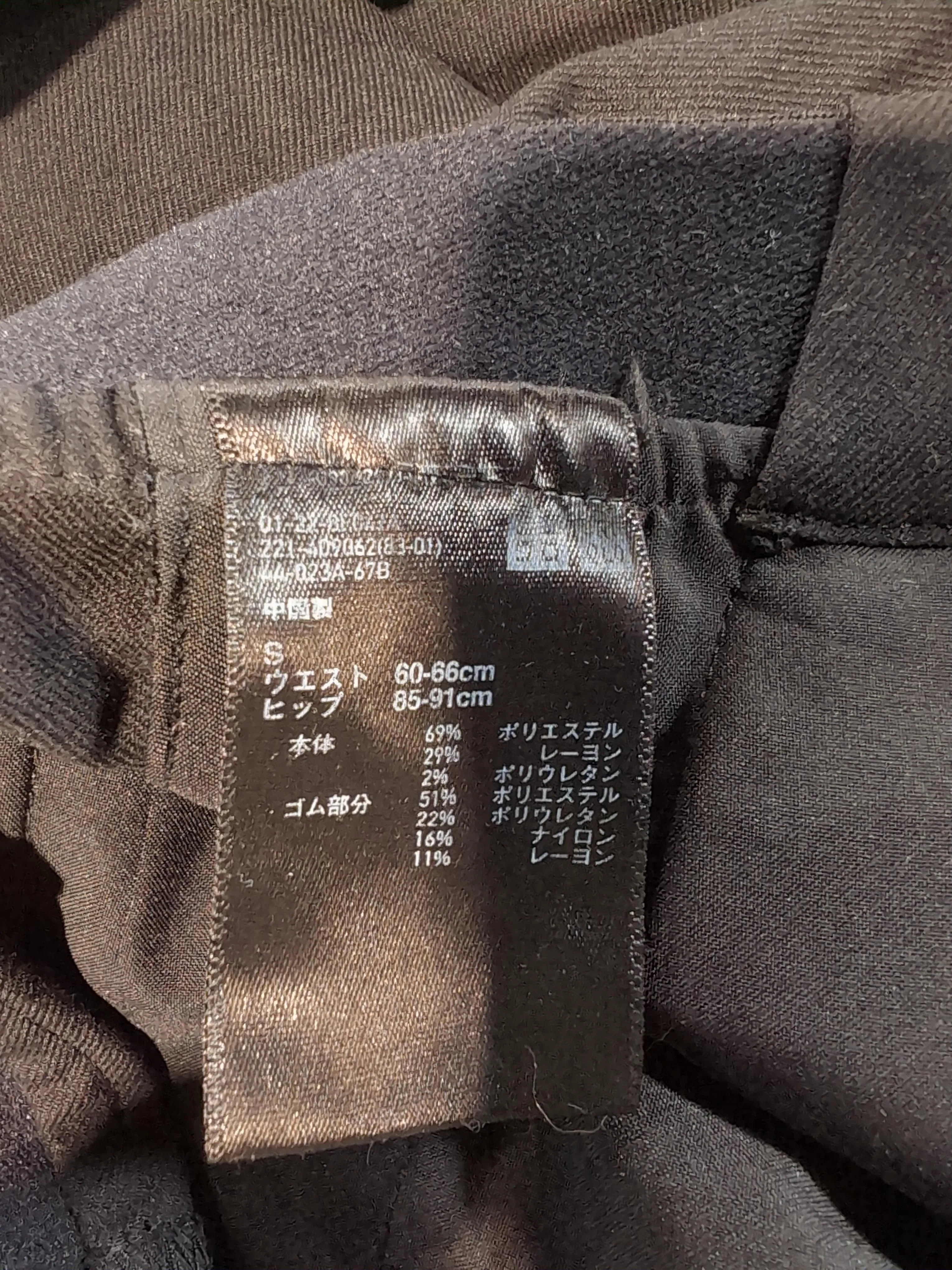 Uniqlo Women's Trousers S Black Polyester with Rayon, Elastane, Nylon Cropped - Image 7