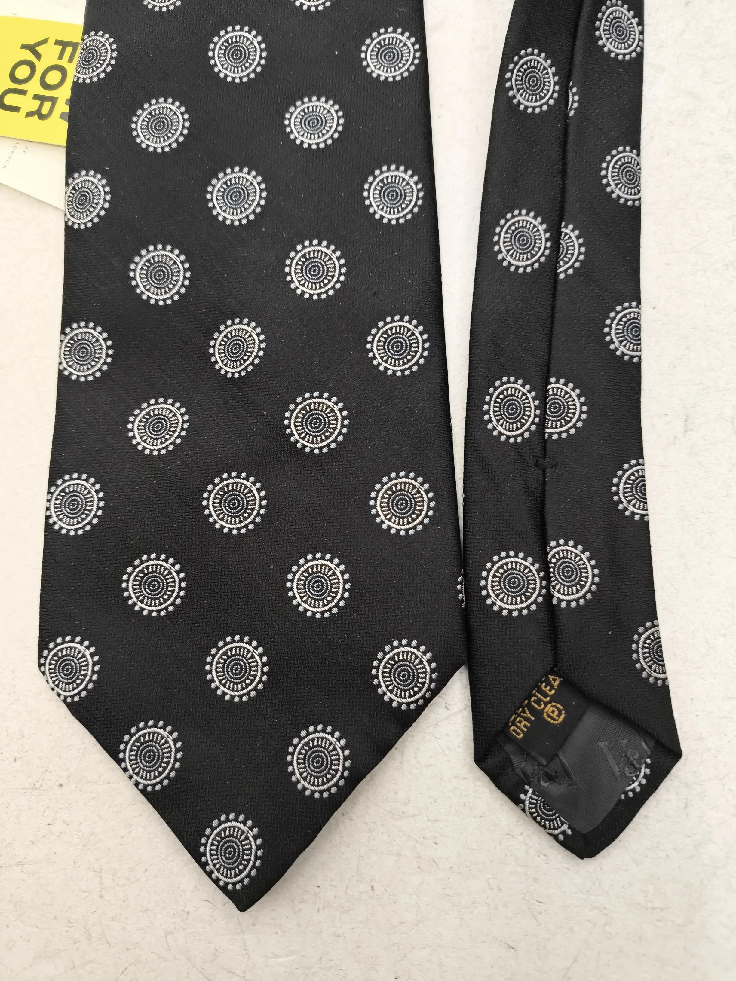 V&A Men's Tie Multi Graphic 100% Silk New with tags - Image 4