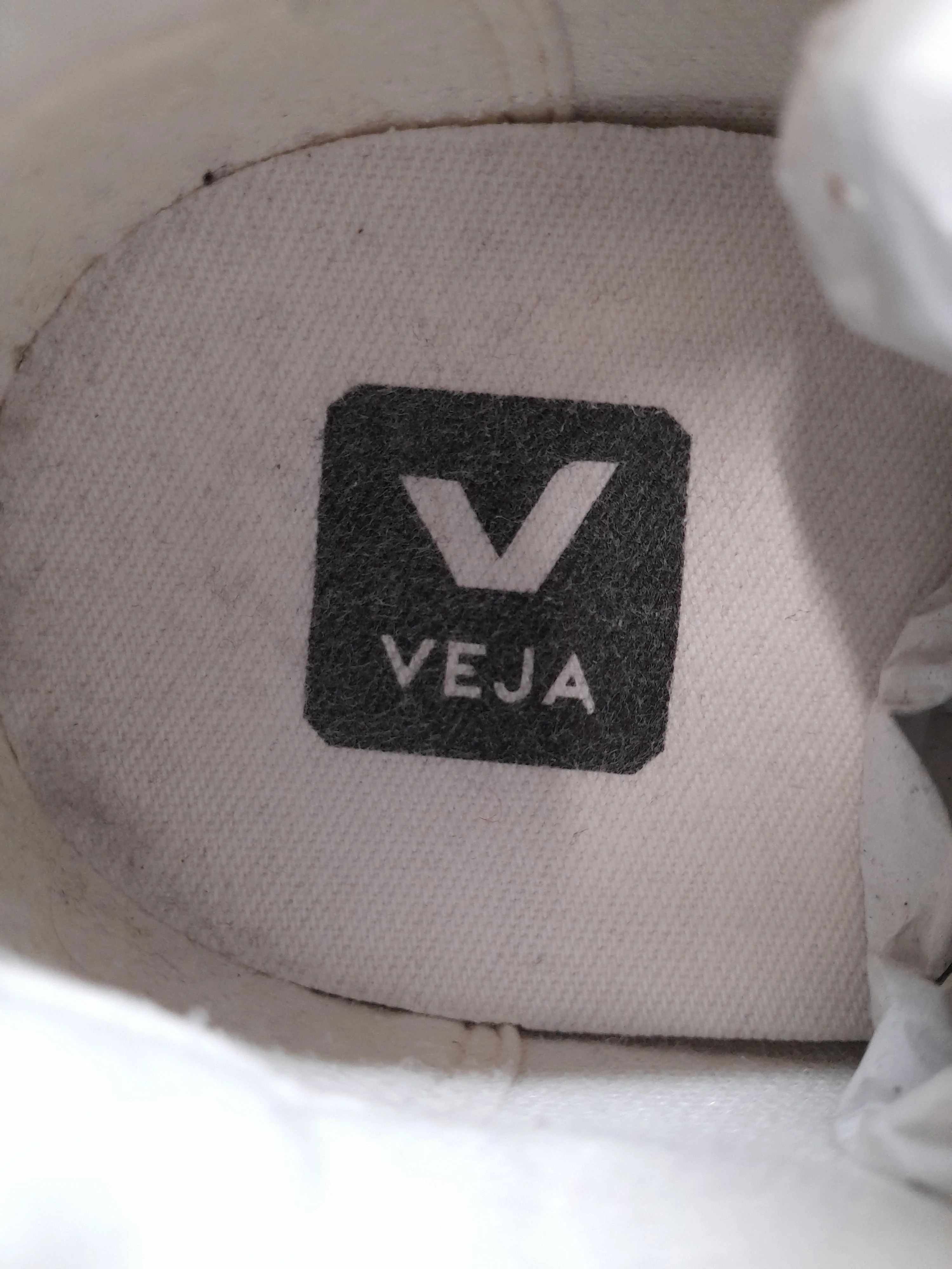 Veja Women's Trainers EU38 in White - Image 8