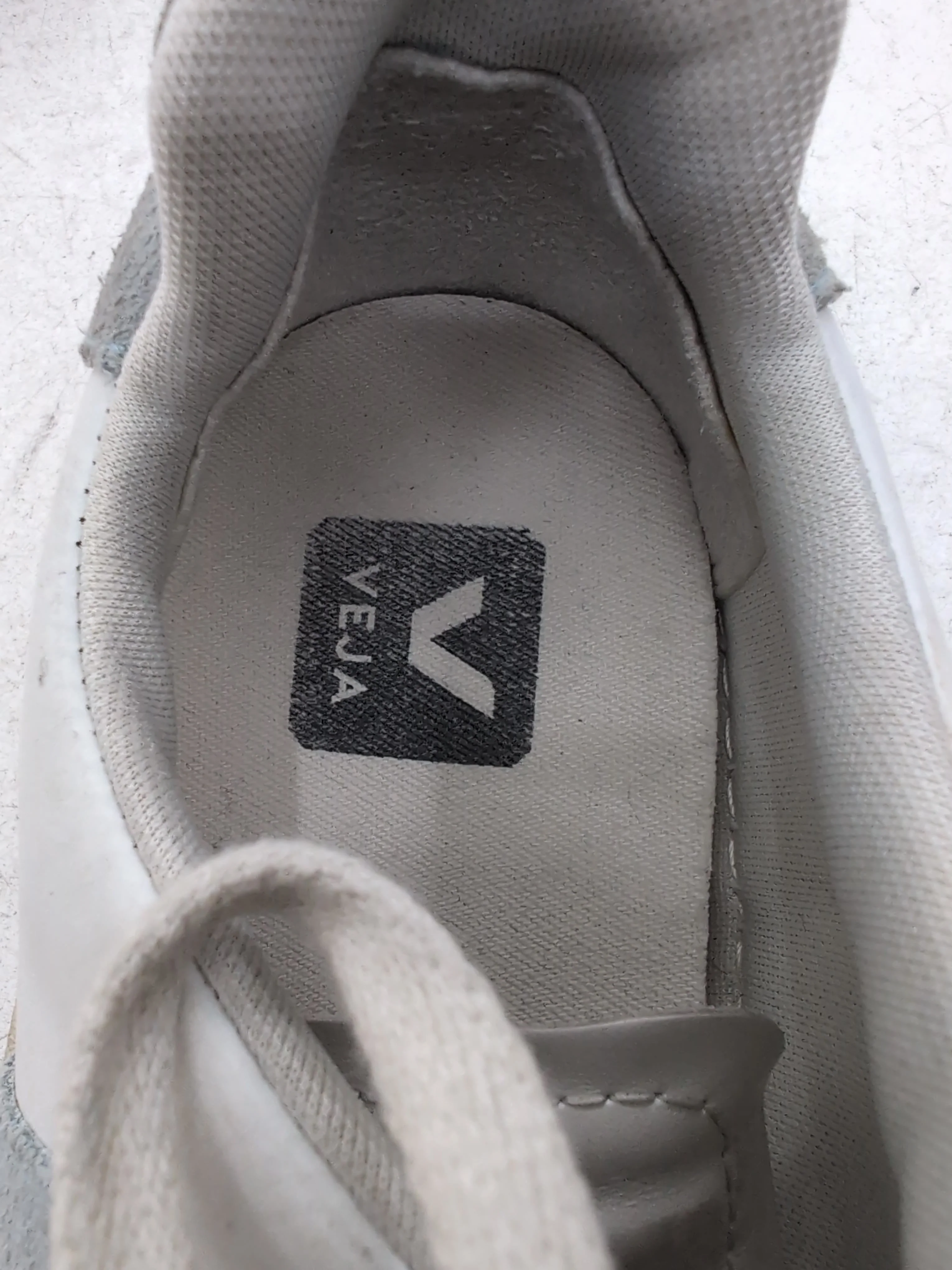 Veja Women's Trainers EU39 in White - Image 6