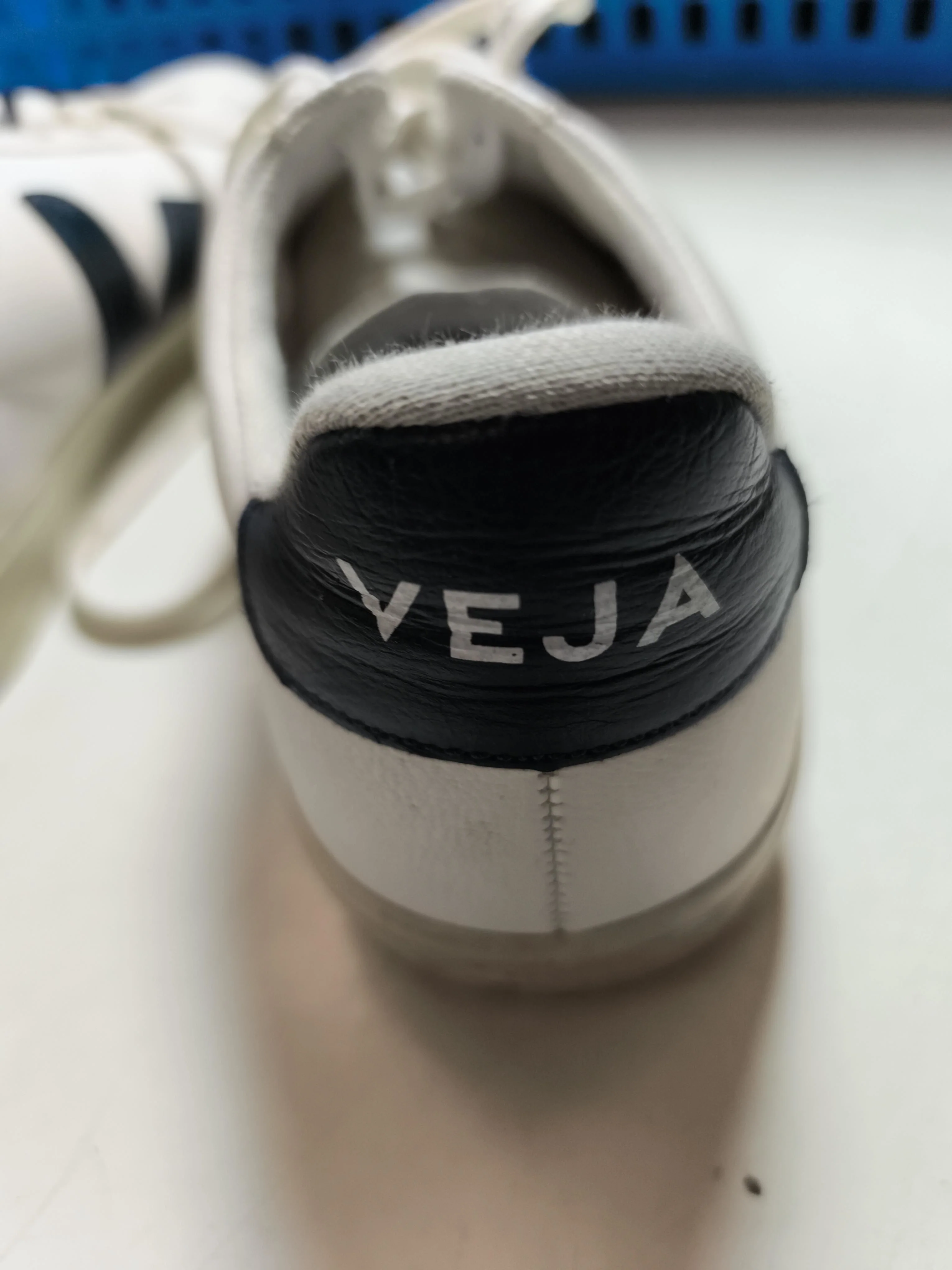 Veja Women's Trainers UK9 in White - Image 10