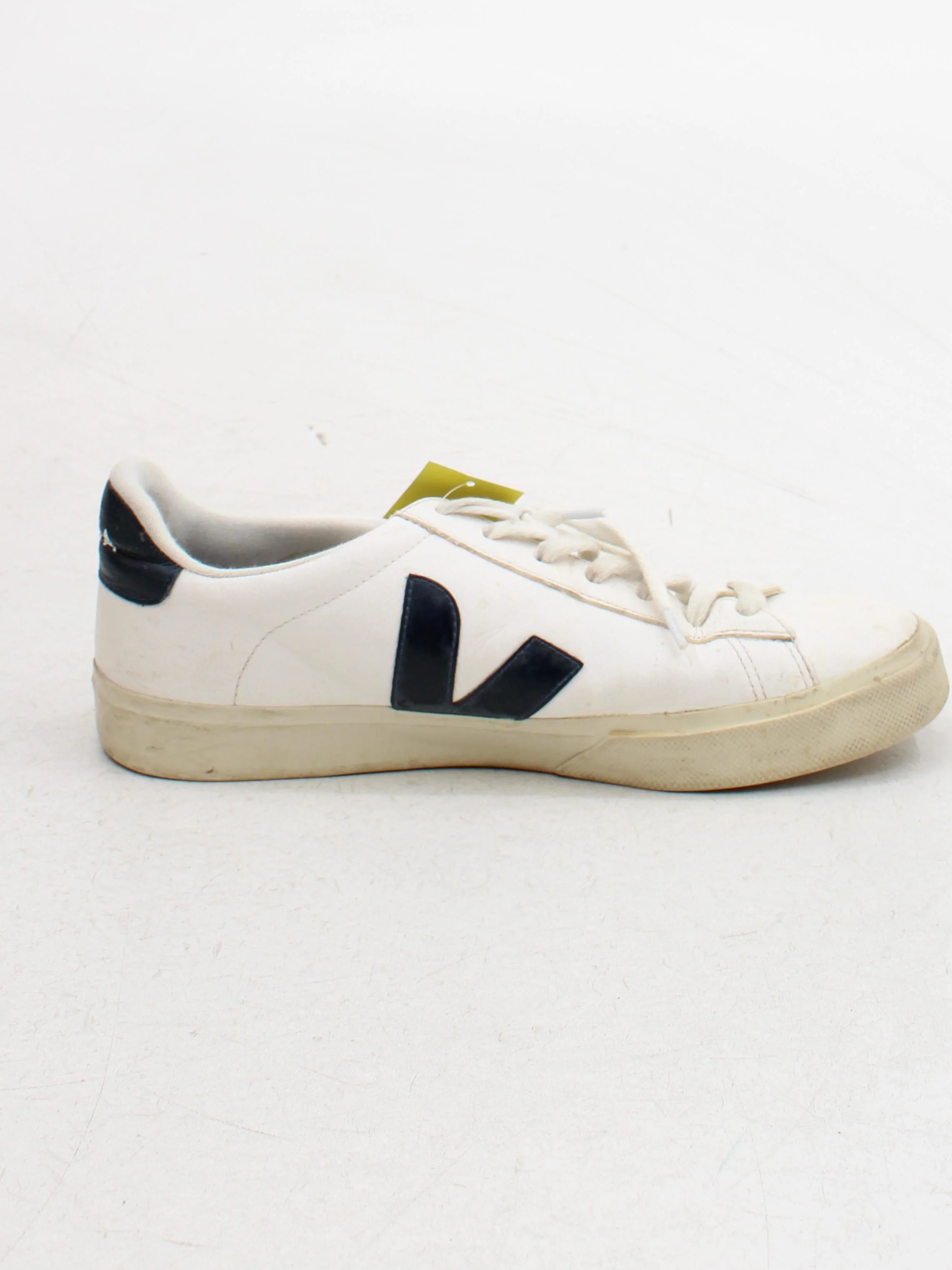 Veja Women's Trainers UK9 in White - Image 5