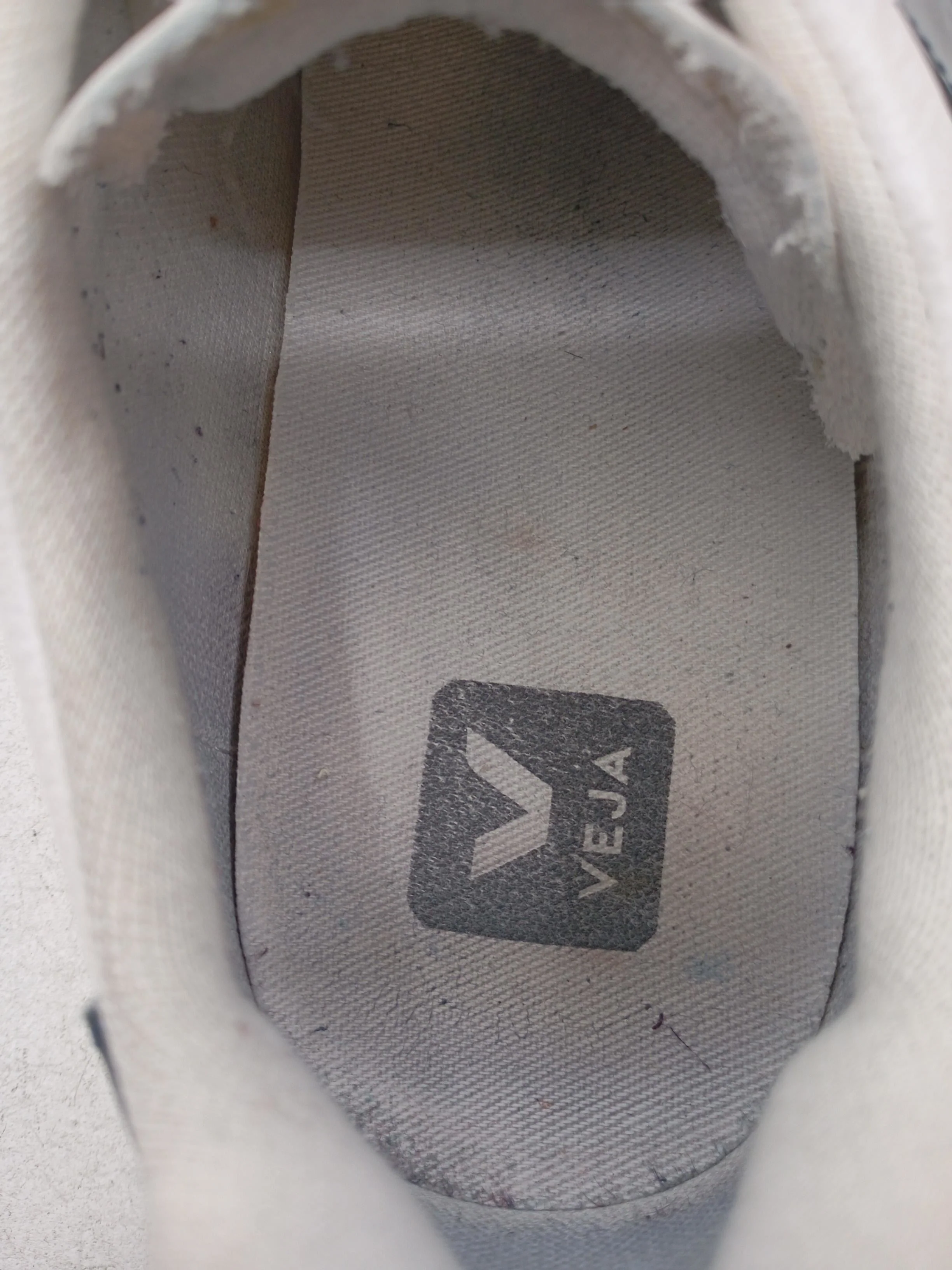 Veja Women's Trainers UK9 in White - Image 6