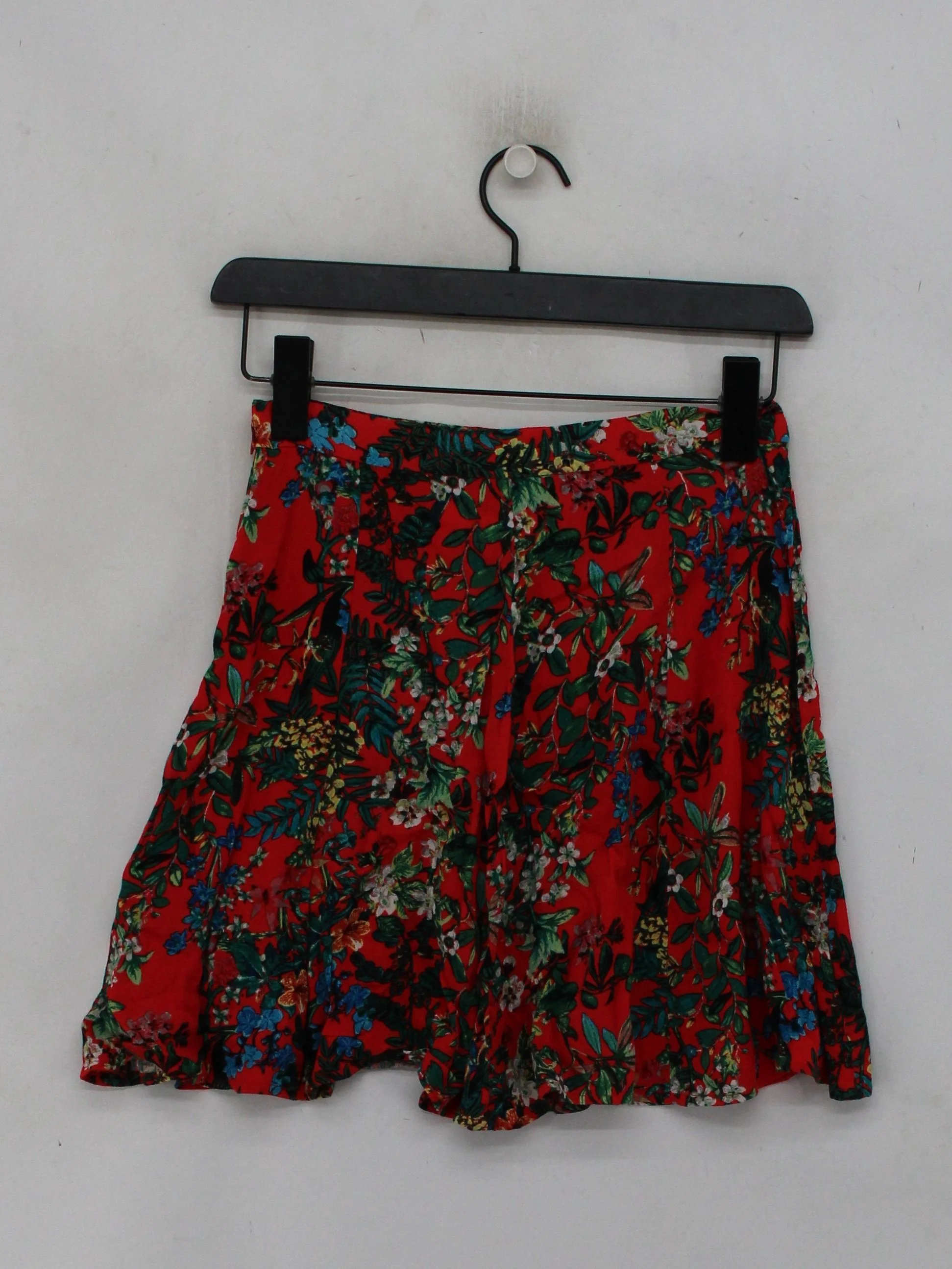 Weekday Women's Mini Skirt UK 8 Red Floral 100% Viscose Short Mini - Image 2