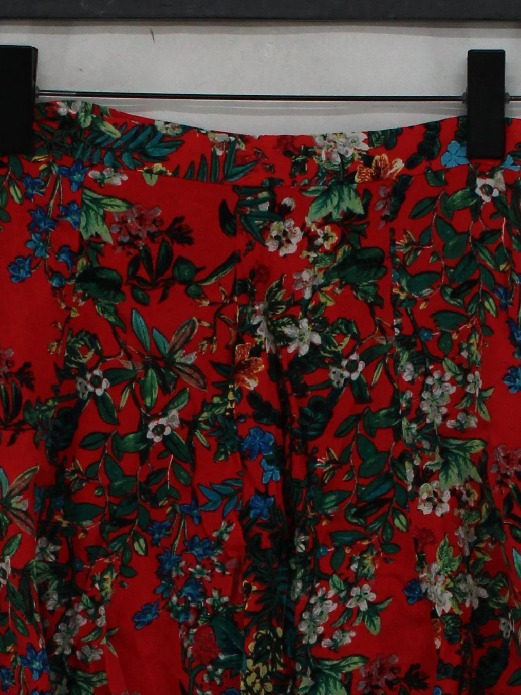 Weekday Women's Mini Skirt UK 8 Red Floral 100% Viscose Short Mini - Image 3