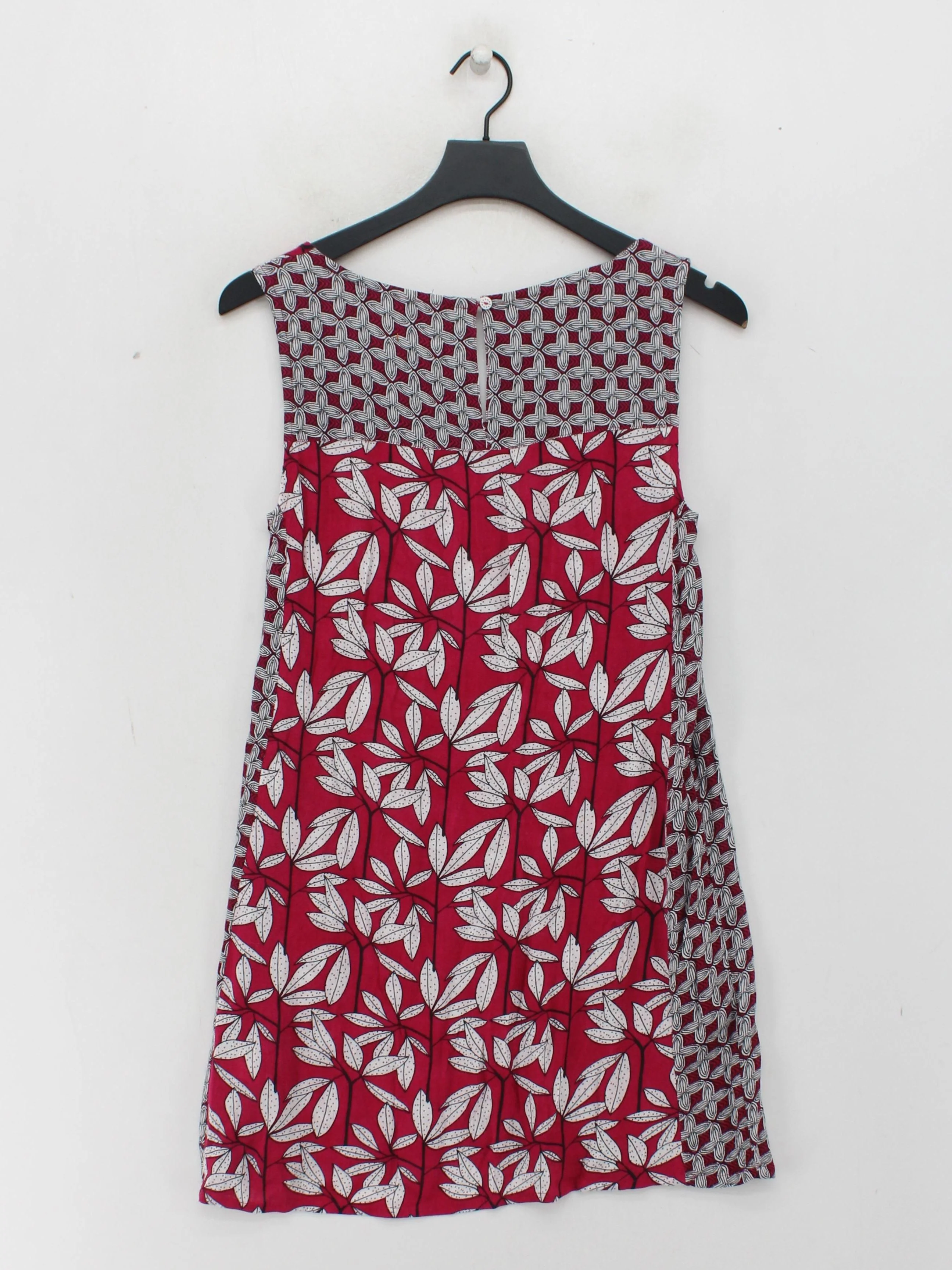 White Stuff Women's Top UK 8 Red Floral 100% Viscose Sleeveless Round Neck Tunic - Image 2