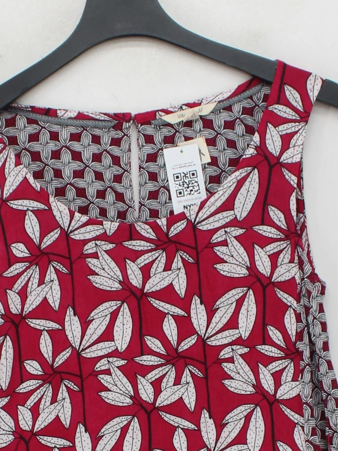 White Stuff Women's Top UK 8 Red Floral 100% Viscose Sleeveless Round Neck Tunic - Image 3