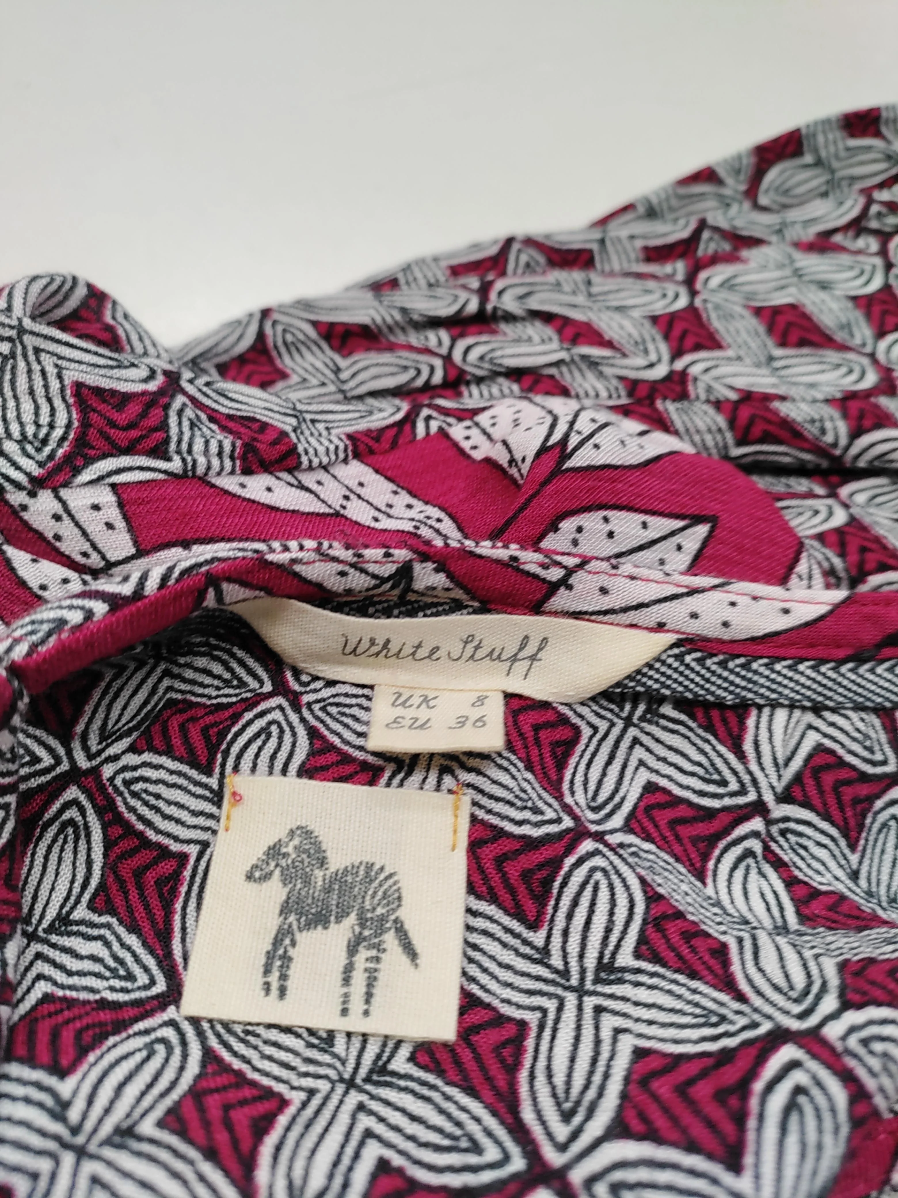 White Stuff Women's Top UK 8 Red Floral 100% Viscose Sleeveless Round Neck Tunic - Image 5